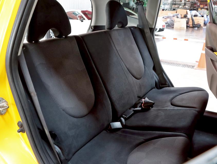 HONDA JAZZ 1.5 ปี 2006 13