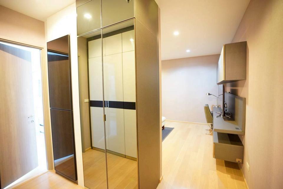 Sale / Rent​ Luxury condo HQ  Sukhumvit 55. Size : 100 square metres Floor : 30 2 bedrooms 2 bathrooms Fully furnished Sale with tenants 20