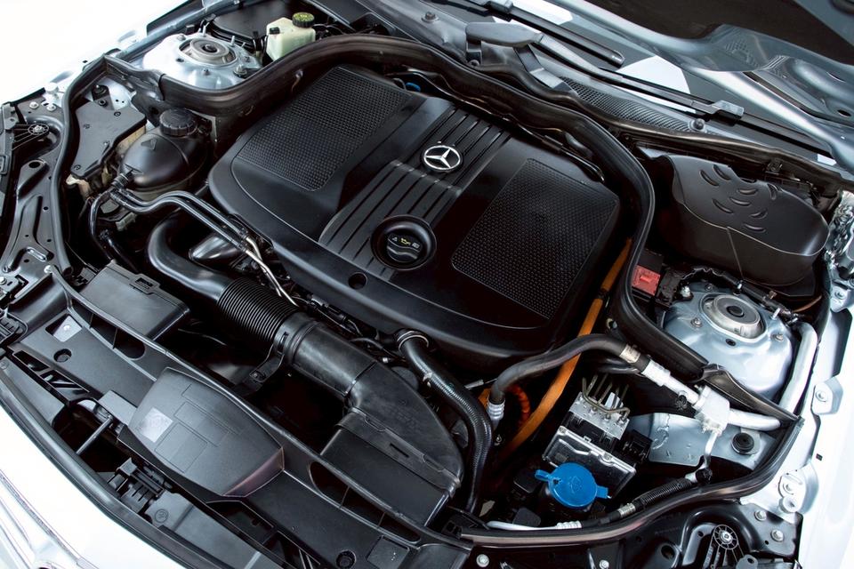 ขยับมาขับเบนซ์ในราคาสุดคุ้ม! Mercedes-Benz E300 BlueTEC Hybrid W212 AT 2016 ✨ รูปที่ 16