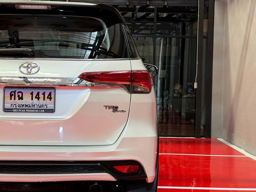 2019 TOYOTA FORTUNER TRD รถมือเดียวออกป้ายแดง รถวิ่งน้อย ประวัติศูนย์ครบ ไม่เคยมีอุบัติเหตุครับ 9