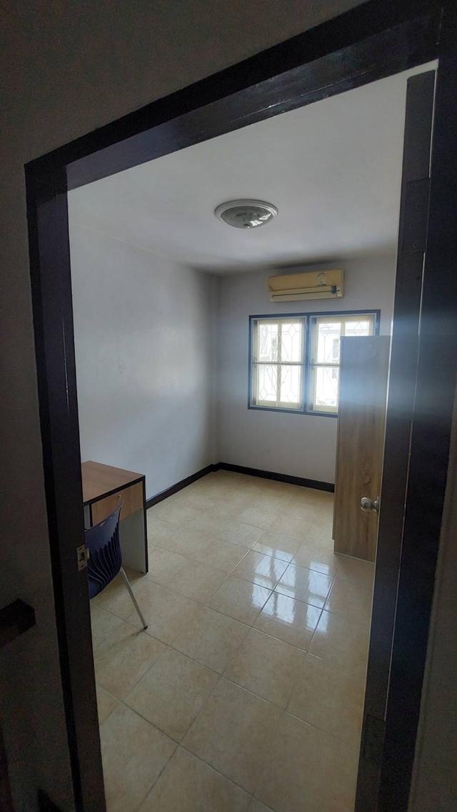 ทาวน์เฮ้าส์ 2 ชั้น 3 ห้องนอน 2 ห้องน้ำ ใกล้ ม.ธรรมศาตร์รังสิต 2