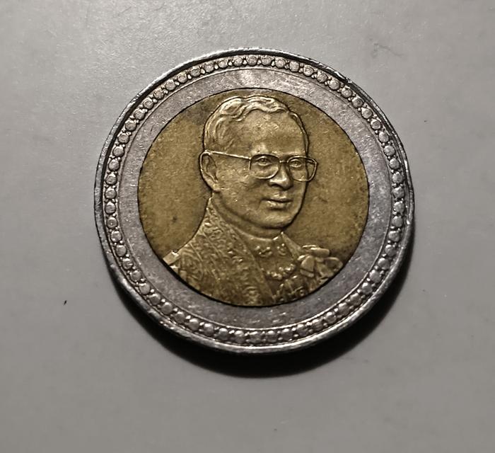 / เหรียญ 10 บาทที่ระลึก ครบรอบพระชนมพรรษา 80 พรรษา กับเหรียญ ครองราชย์ครบ 60 ปี รัชกาลที่ 9 รูปที่ 4