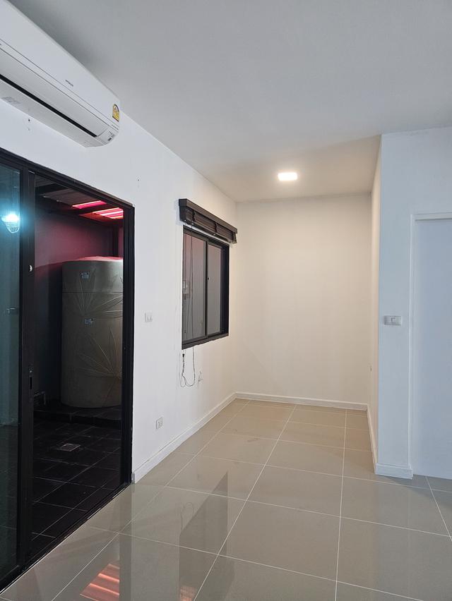 ทาวน์โฮม 2 ชั้น 3 ห้องนอน 2 ห้องน้ำ 9