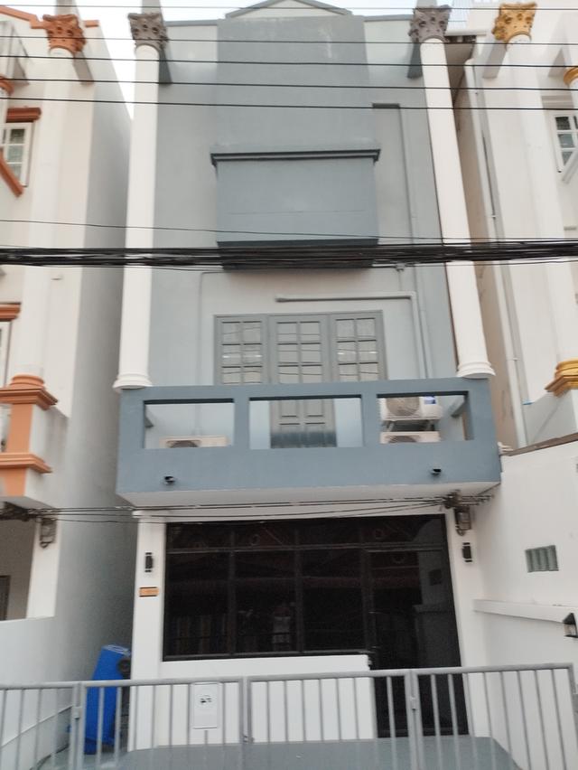 ขายอาคารพาณิชย์ 3 ชั้น มีดาดฟ้า หนองจอก สังฆสันติสุข 32 กทม 20 ตรว 6