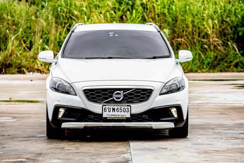 Volvo V40 T5 S 2.0 AT ปี 2014 สีขาว สภาพดีมากๆ