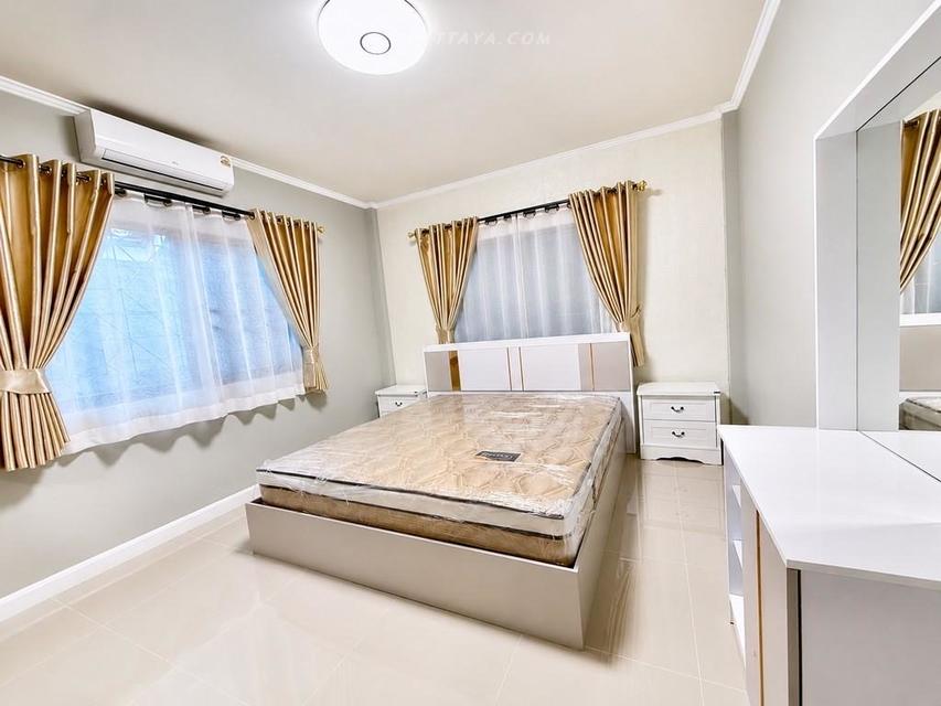 For Sale — House at Wantana Village, Pattanakarn Soi 1Good location house with easy access to Nern Plub Wan and Siam Country Club area. 4 bedrooms 5