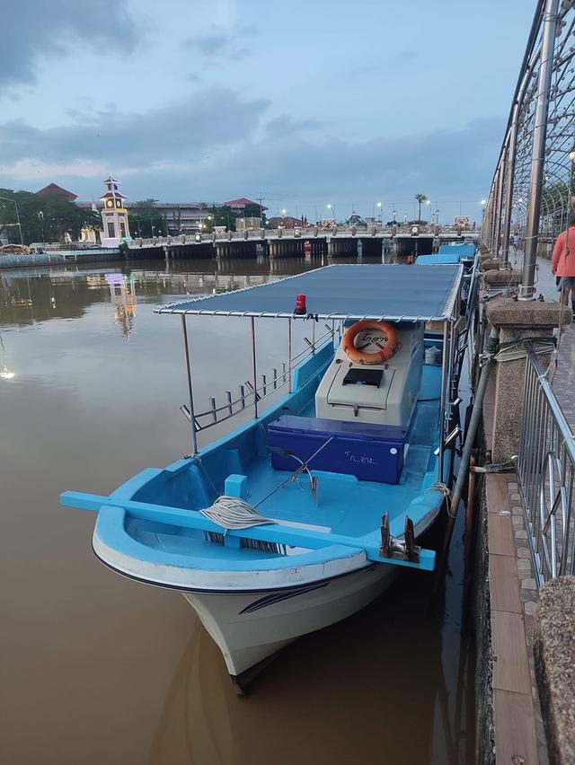 ปล่อยเรือประมง เรือประมง Yamaha 74 Hp Turbo 28 ฟุต