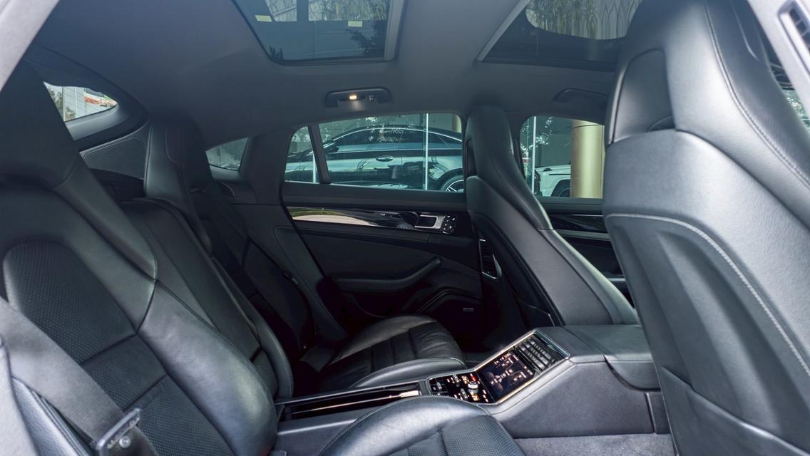 Porsche Panamera 4 E-Hybrid ปี 2018 รูปที่ 8