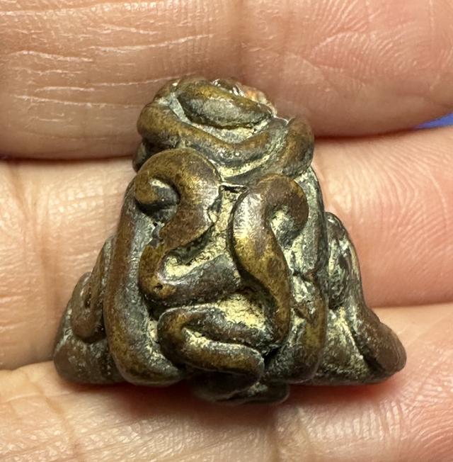 พระปิดตาเนื้อทองผสม ยันต์ยุ่ง เก่าเข้มขลัง ไม่ทราบที่