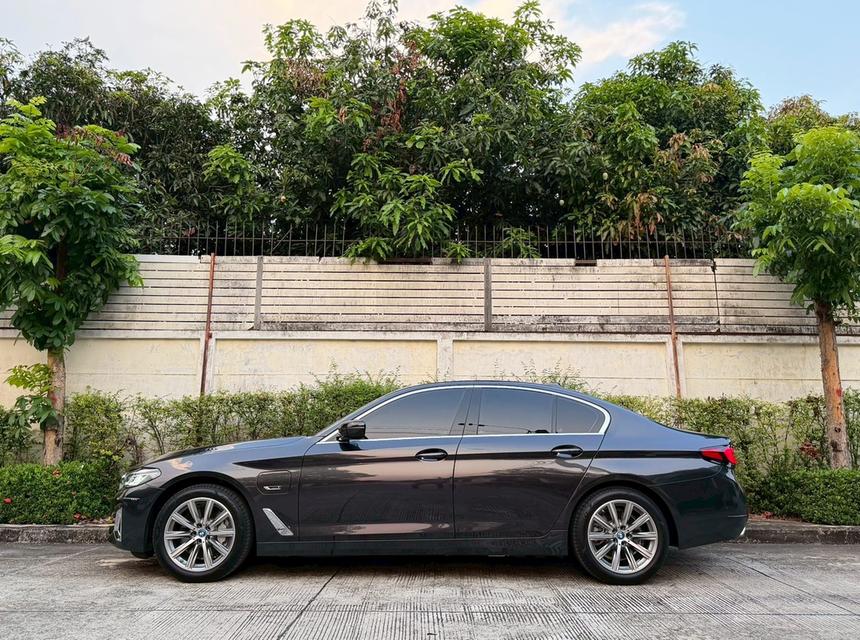 Bmw 530e Luxury Plug-in Hybrid LCI ปี 24 สีเทาดำ รูปที่ 8