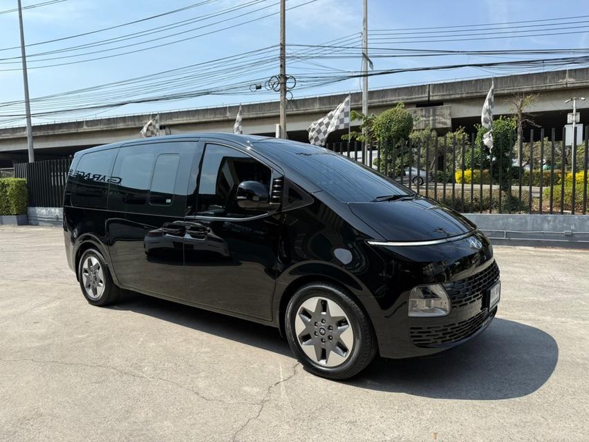 Hyundai Staria Diesel SEL สีดำ ⚫️ ปี 2022 เลขไมล์ 100,xxx km. 