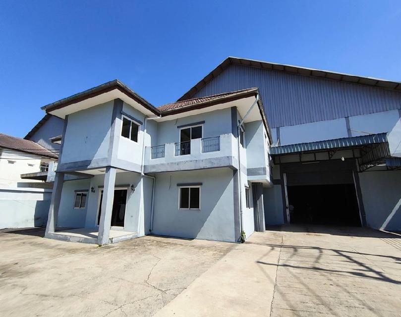 ให้เช่าโกดังพร้อมสำนักงาน พร้อมห้องพัก / พื้นที่ดิน 1 ไร่ / พื้นที่ใช้สอย 1000 ตารางเมตร / ทำเล กระทุ่มแบน / ซอยเทพกาญจนา 1