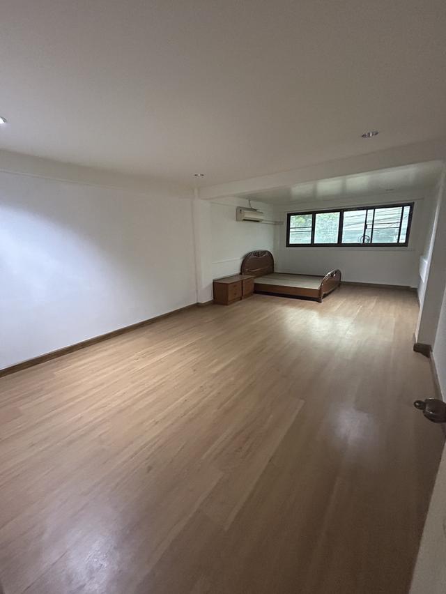 ใหเช่า/ขายตึกแถวใกล้ bts ศรีอุดม 5