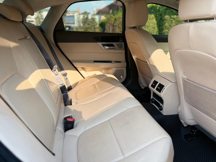 Jaguar​ xf​ 2.0 l 2019  12