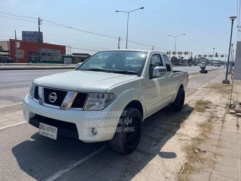 2011 Nissan Frontier Navara 2