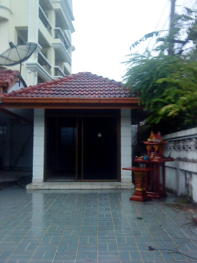 Single House for rent In the village far from Pak soi Sukhumvit65 about 800 m. 5