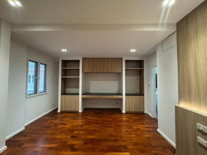 โครงการ ลดาวัลย์ สุขุมวิท 103 บ้านเดี่ยวแปลงมุม 143 ตารางวา 5 นอน 5 น้ำ ตกแต่งบิ้วท์อินทั้งหลัง 7