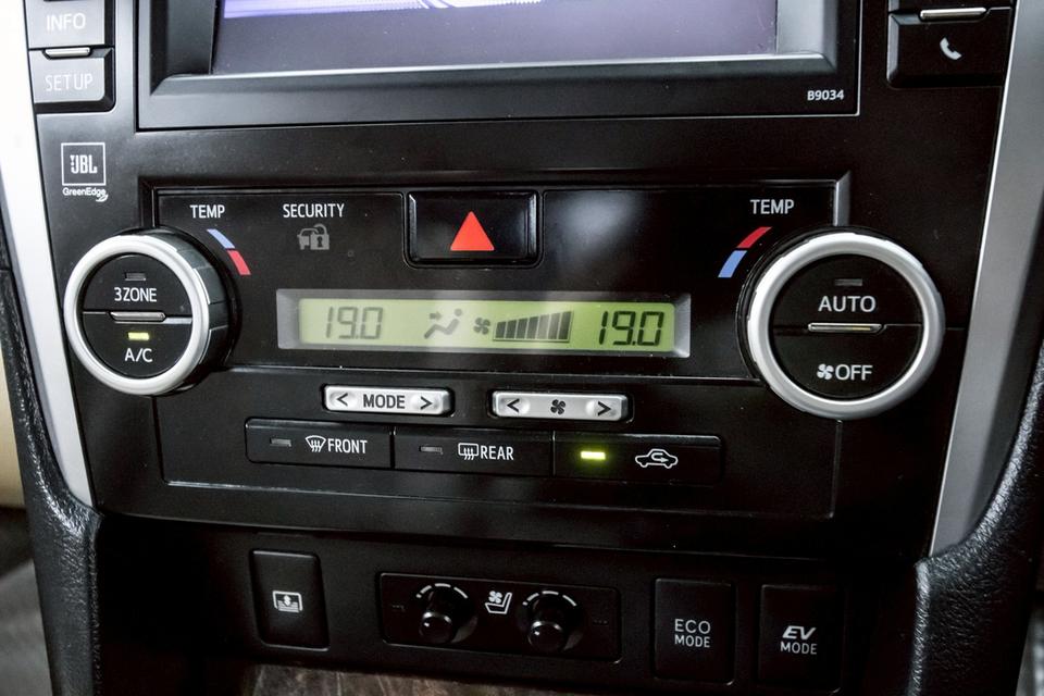 TOYOTA CAMRY 2.5 HV NAVI โฉมปี (12-18) 2012 รูปที่ 6