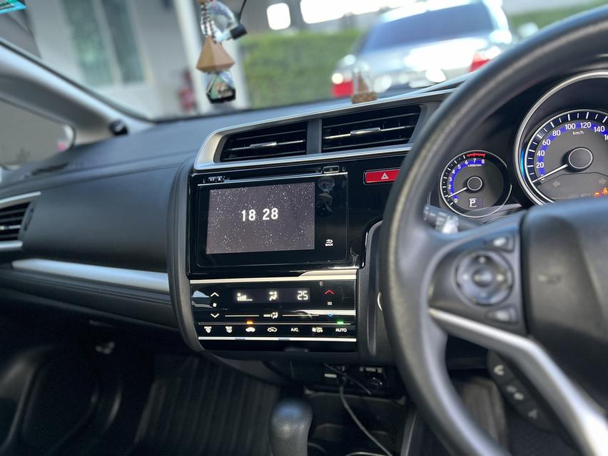 Honda Jazz รองท็อป ปี 2015 16