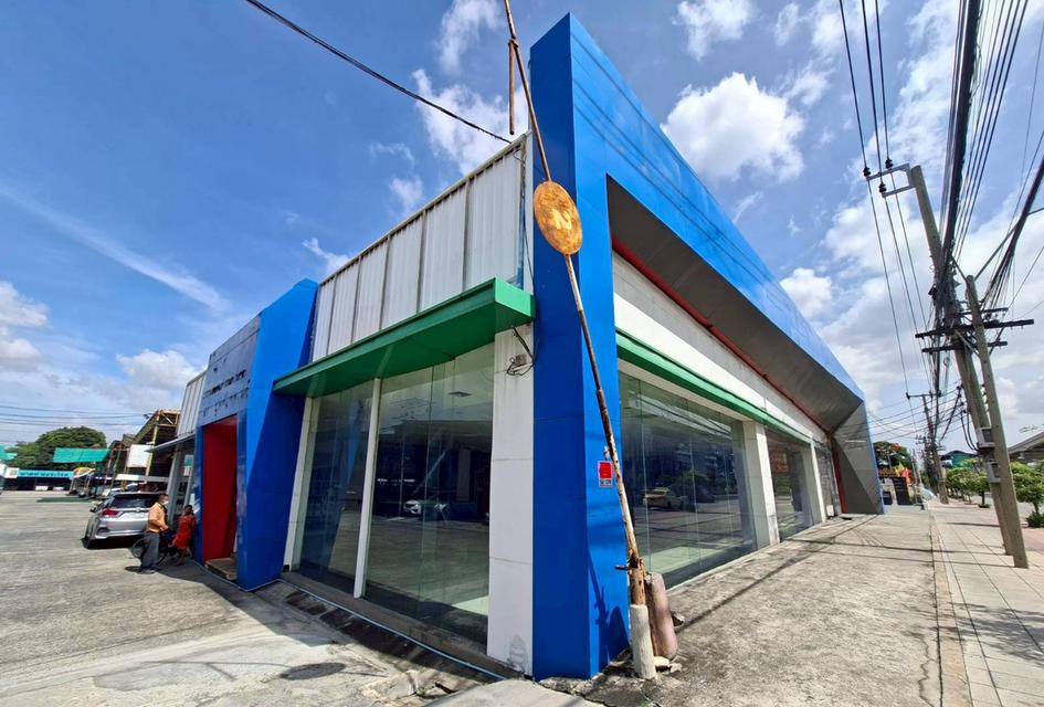 ให้เช่าโชว์รูม 1 ชั้น + ชั้นลอย ทำเลดี ติดถนนศรีนครินทร์ (N.1749) 3