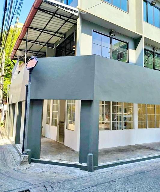 เดอะ สตรีทรัชดา 1.8 กม. .ให้เช่าตึกเดี่ยว 3 ชั้นประชาสงเคราะห์ 25-33 26ตร.วา. 306ตร.ม. 3 นอน 4 น้ำ 4