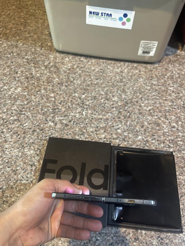 ขายSamsungFold4 5G 256กิ๊กสีใหม่หายากGray Greenยกกล่องจอกางสุดไม่มีจุดไม่มีเส้นสภาพนี้หายากมากๆ 4