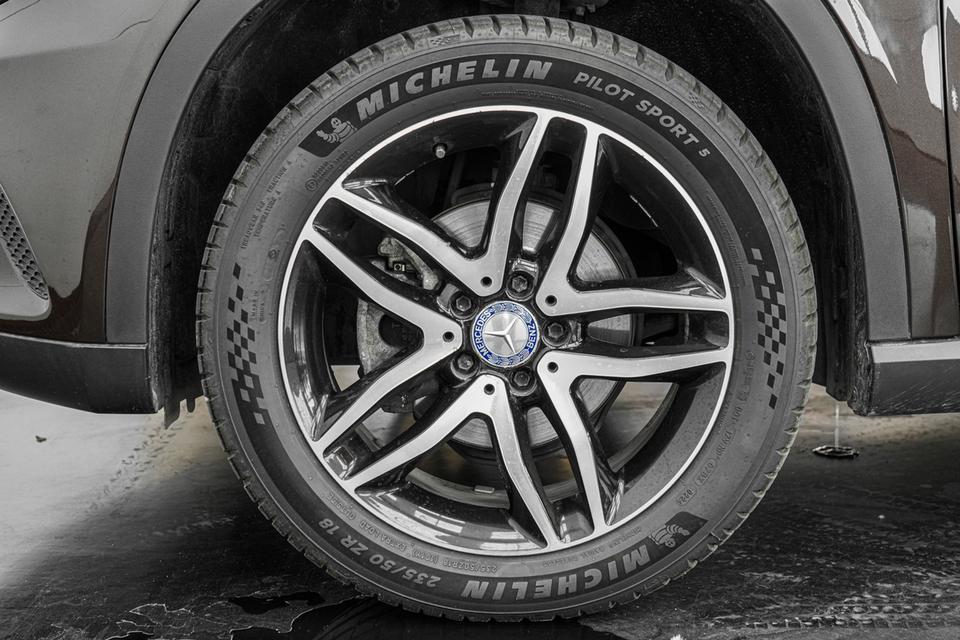 2016 Mercedes-Benz GLA200 W156 1.6 Urban SUV สีน้ำตาล เลขไมล์ 107619 กม. 18