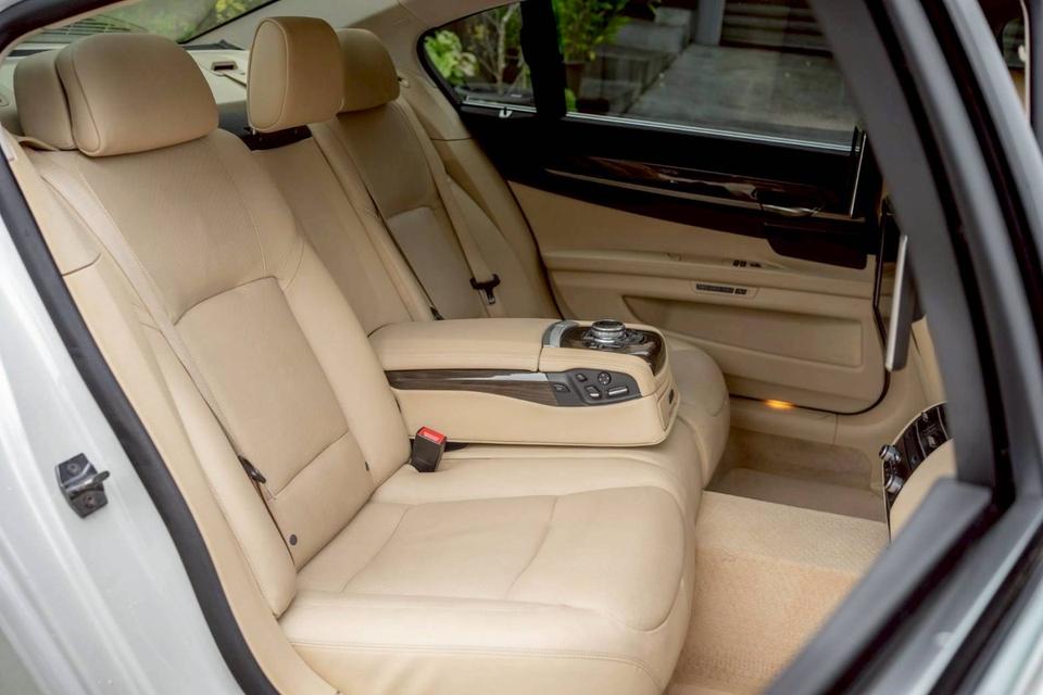 รหัสรถ PR20 Bmw 730 Li ( Model F02 LCI )ปี 2015  16
