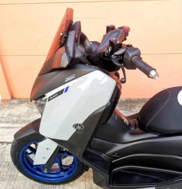 Yamaha xmax เทาดำ 3