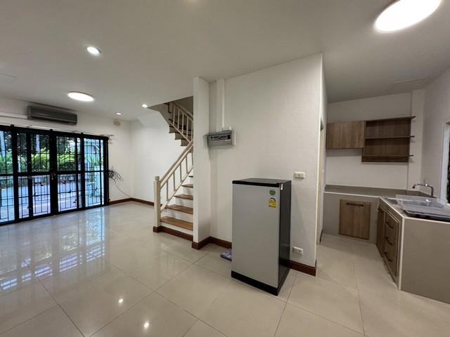 ให้เช่าทาวน์โฮม 3 ชั้น โครงการเดอะล็อค ทาวน์ สุขุมวิท 101-1 ใกล้ซีคอนสแควร์ 8