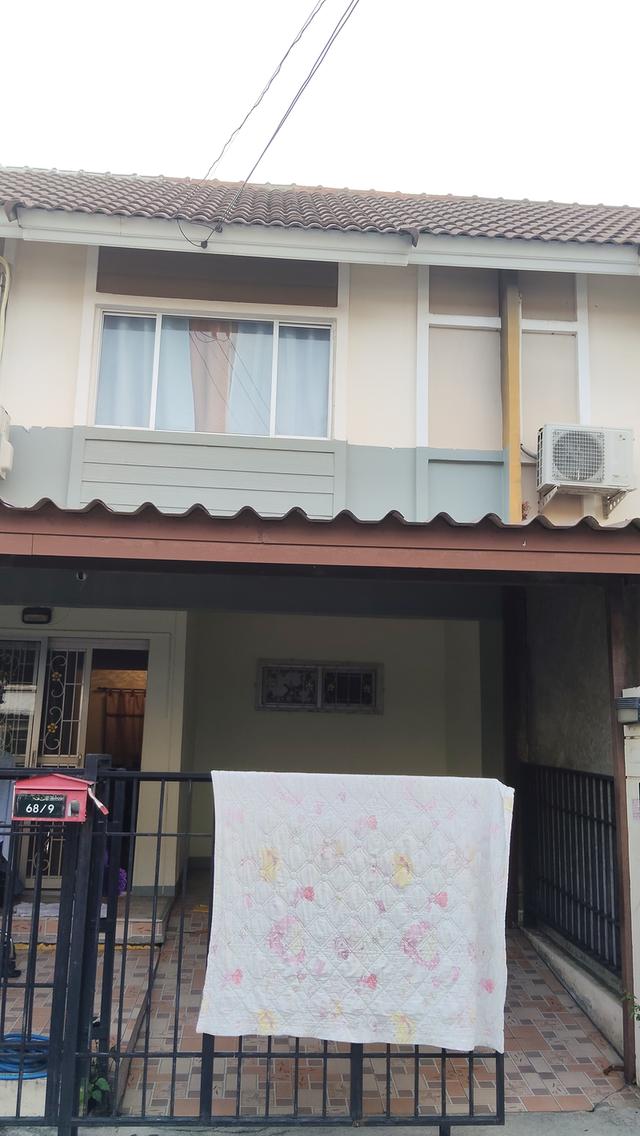 บ้านทาวน์เฮ้าส์2ชั้น3ห้องนอน2ห้องนำ้ขายตามสภาพที่อยู่ถนนเพารักษ์ตตลาดหนามแดงสมุทรปราการ 1