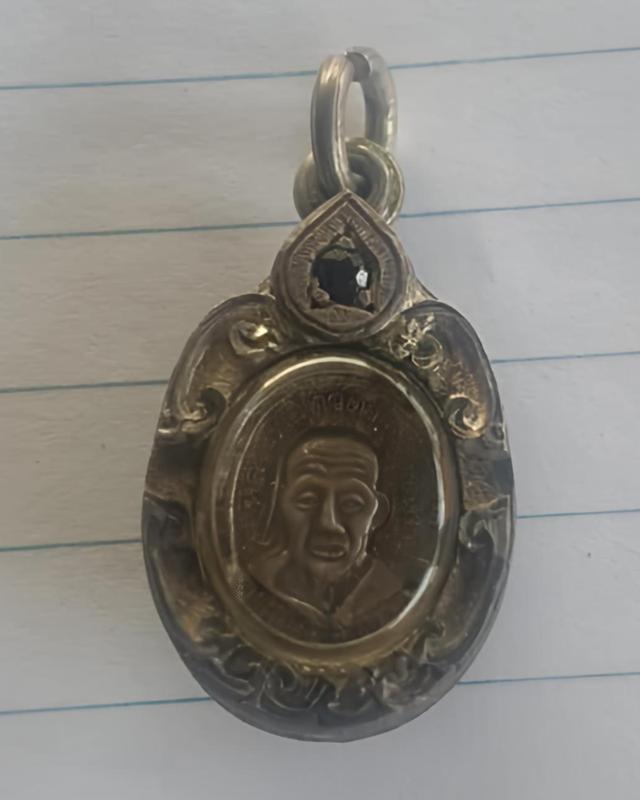 หลวงปู่ทวด เม็ดแตง หลังปู่ทิม