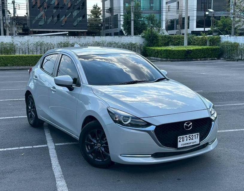 รหัสรถ QT5217 MAZDA 2 1.3 Sport S Leather เกียร์ Auto สีขาวมุกพรีเมียม (Snowflake White Pearl) ปี 2022 แท้