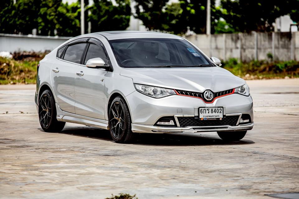 MG 5 1.5 Sunloof TURBO ปี 2017 สีเทา เกียร์ Auto  3