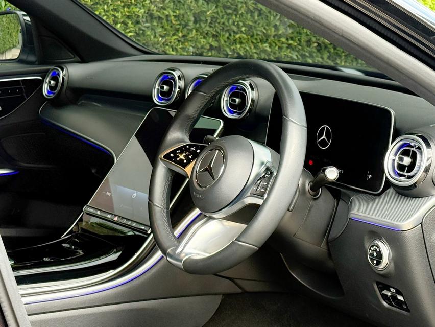 2023 BENZ C220D W206 รถมือเดียวออกป้ายแดง รถวิ่งน้อย เข้าศูนย์ทุกระยะ ไม่เคยมีอุบัติเหตุ วารันตียังเหลืออีกนานครับ 10
