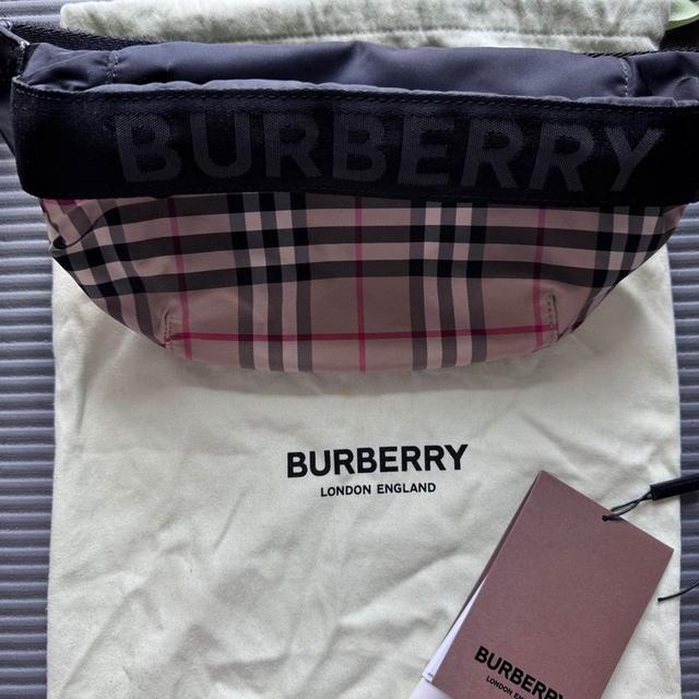 กระเป๋า Burberry Lather Handbag 3