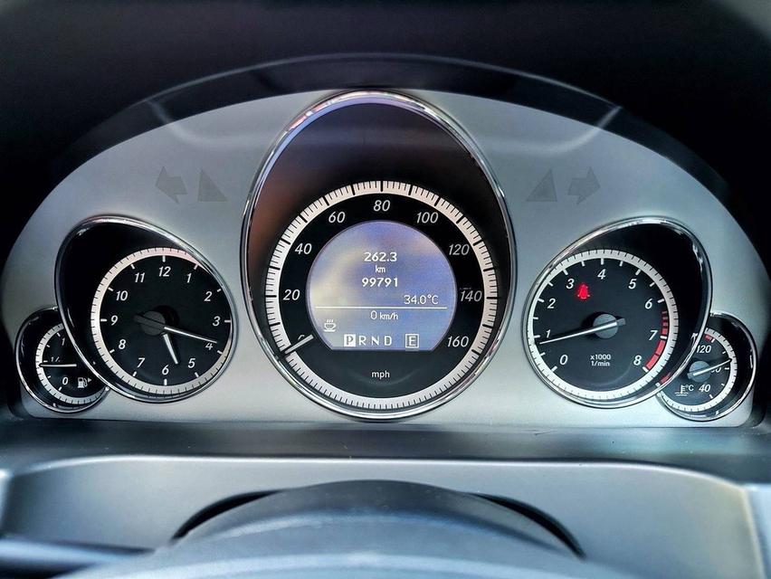 BENZ E250 COUPE AMG หลังคาแก้ว สีขาว เบาะแดง ปี 2012 อ็อฟชั่นเต็มสุดครับคันนี้ รูปที่ 8