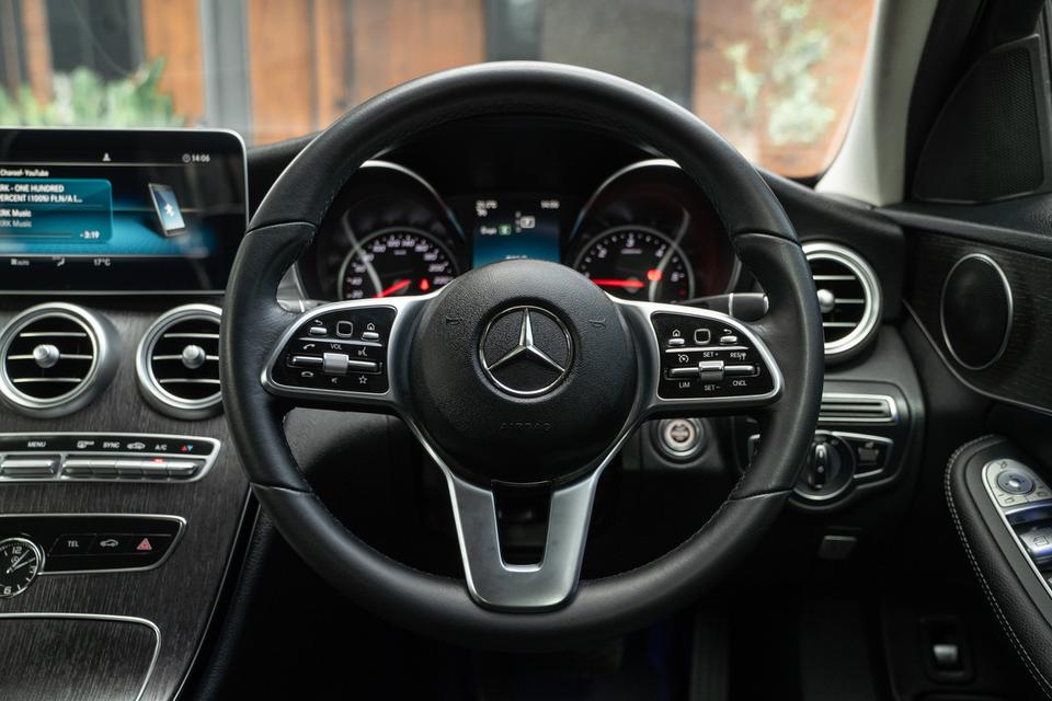 “Mercedes-Benz C220d Avantgarde” ปี 2019 4
