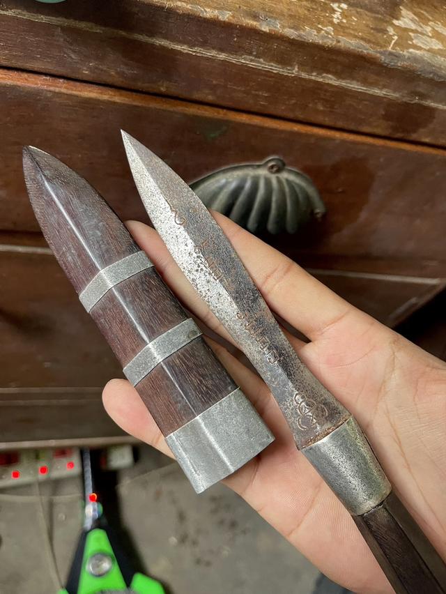 มีดหมอหลวงพ่อรุ่ง วัดหนองสีนวล นครสวรรค์ ไม้พญางิ้วดำ ยุคต้น 6