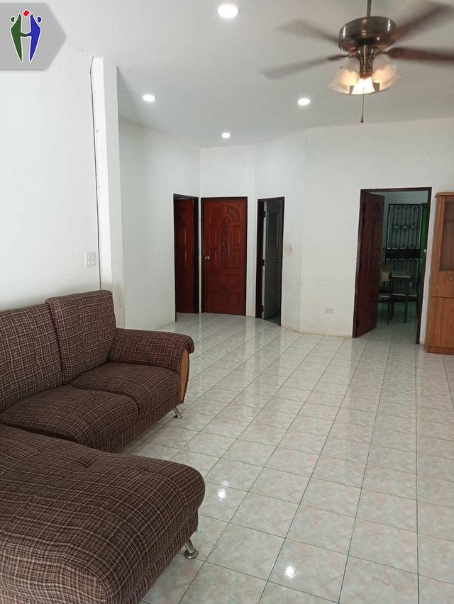 บ้านเดี่ยวให้เช่า เขาน้อยพัทยา ไม่มีเฟอร์นิเจอร์ •	ขนาด 60 ตารางเมตร 3 ห้องนอน 2 ห้องน้ำ  •	เครื่องปรับอากาศ  •	บ้านไม่มีเฟอร์ •	ที่จอดรถในร่ม ตำแหน่ง 4