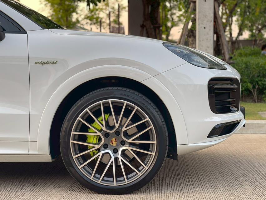 Porsche Cayenne Coupe E-Hybrid Sport Design 2021 สีขาว รถสวยมือเดียววิ่งน้อย ราคาพิเศษ รูปย่อยที่ 4