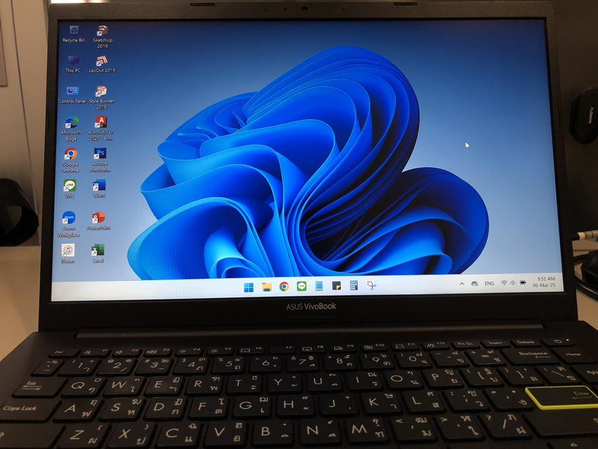 Notebook Asus ViVoBook 14 Ryzen 3 การ์ดจอ AMD Radeon ฮาร์ดดิสก์ SSD 512GB แรม4GB สภาพสวยไร้รอย