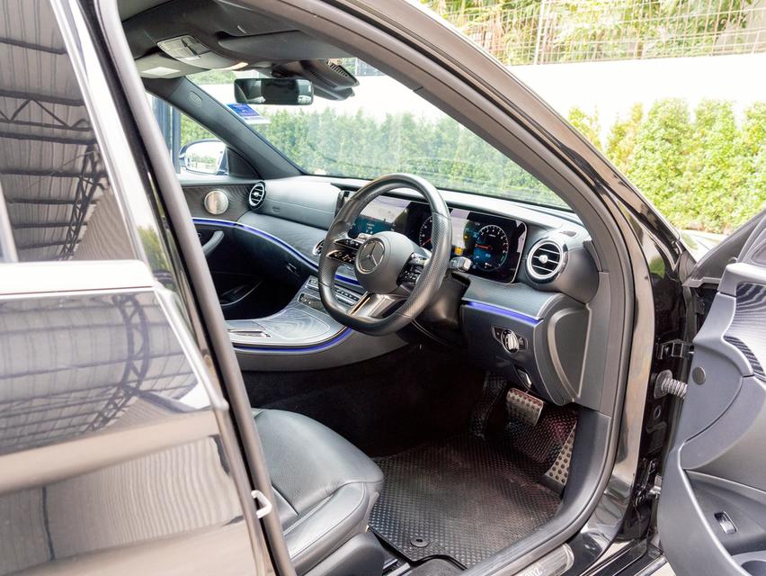 Mercedes-Benz E300e 2.0 AMG Plug-in Hybrid ปี 2021จด23 13