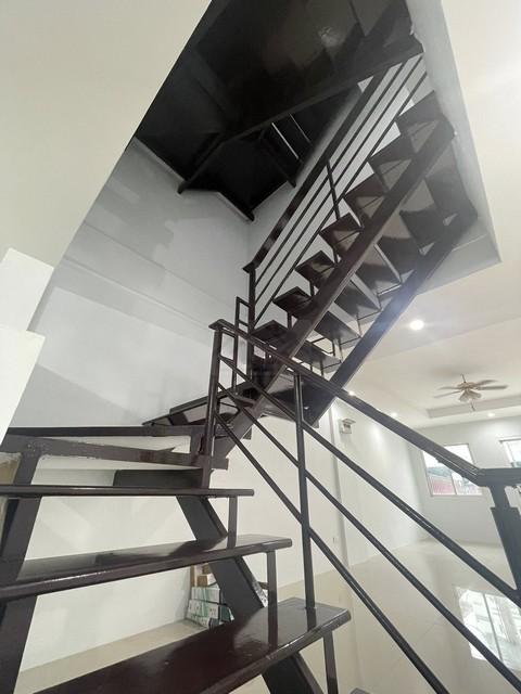 ให้เช่ายทาวน์โฮม 3 ชั้น 22 ตารางวา 4 ห้องนอน ซอยนวลจันทร์ 31 ใกล้ Central EastVille