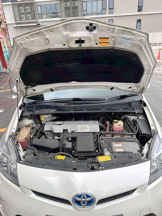 Toyota Prius 1.8 Hybrid เกียร์ออโต้ สีขาว ปี 2012 16