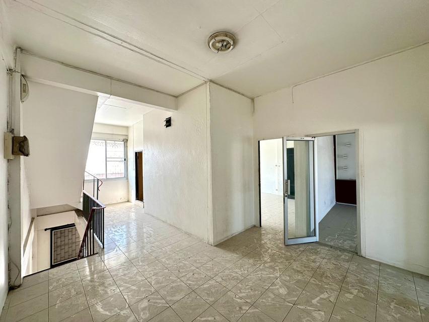 ขายอาคารพาณิชย์ 3.5 ชั้น 2 คูหา ขนาด 44 ตร.ว. ห่างจากถนนกาญจนาภิเษกเพียง 500 เมตร สภาพดี ทำเลค้าขายหรือทำโฮมออฟฟิศ ที่จอดรถสะดวก ใกล้ MRTสายสีม่วง 9