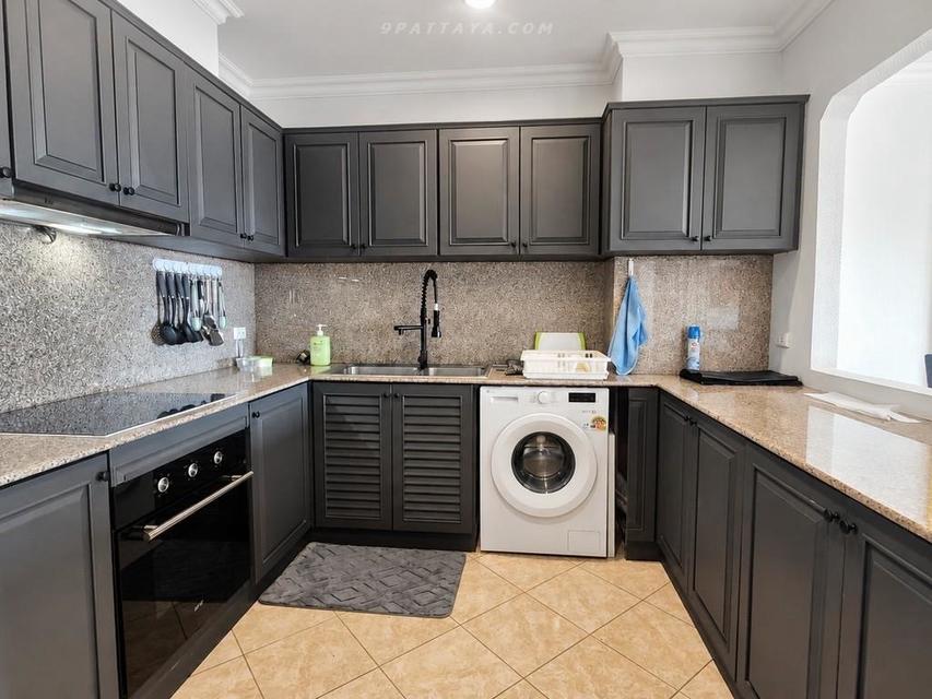 For Rent — Large Corner Condo at View Talay Residence 4, JomtienSpacious corner condo for rent at View Talay Residence 4, in the central Jomtien 6