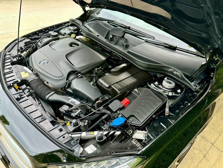 BENZ GLA250 AMG Dynamic 2017จด18 รถบ้านมือเดียวป้ายแดง สีเดิมทั้งคัน เข้าศูนย์ตลอด ใบเสร็จครบทุกระยะ 8