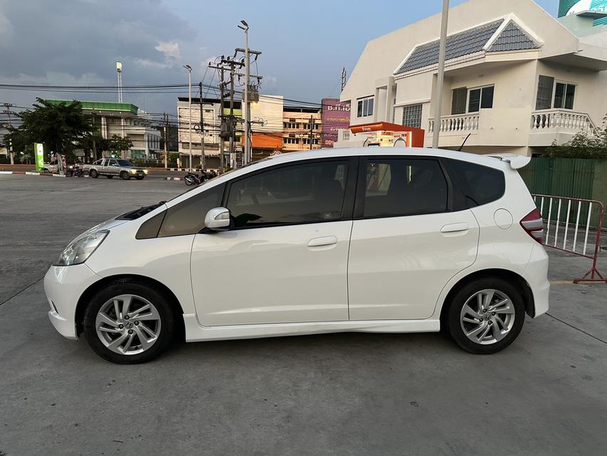 Honda Jazz 1.5 SV AT 2011 รูปที่ 4