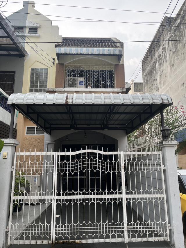 บ้านทาวน์เฮ่าส์2 ชั้นหมู่บ้านสุนิสา 6